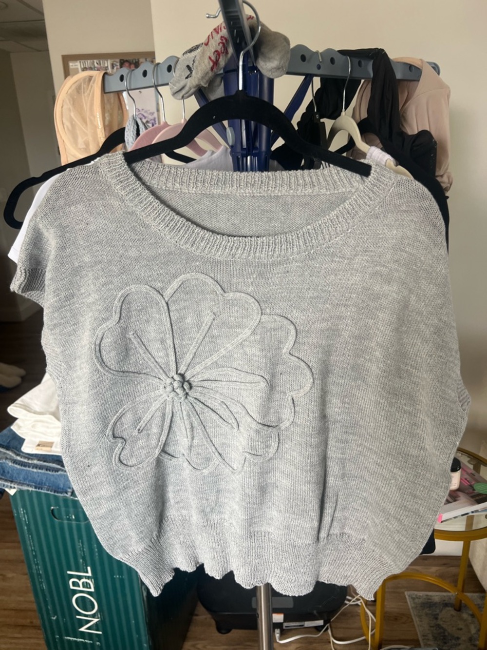 Gray Women’s Knit Short-Sleeve Sweater with Floral Applique